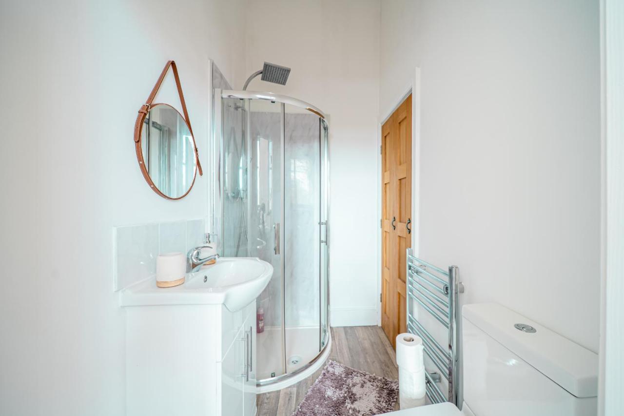 Cozy 1-Bedroom Apartment In The Heart Of Barnsley Town Centre Buitenkant foto