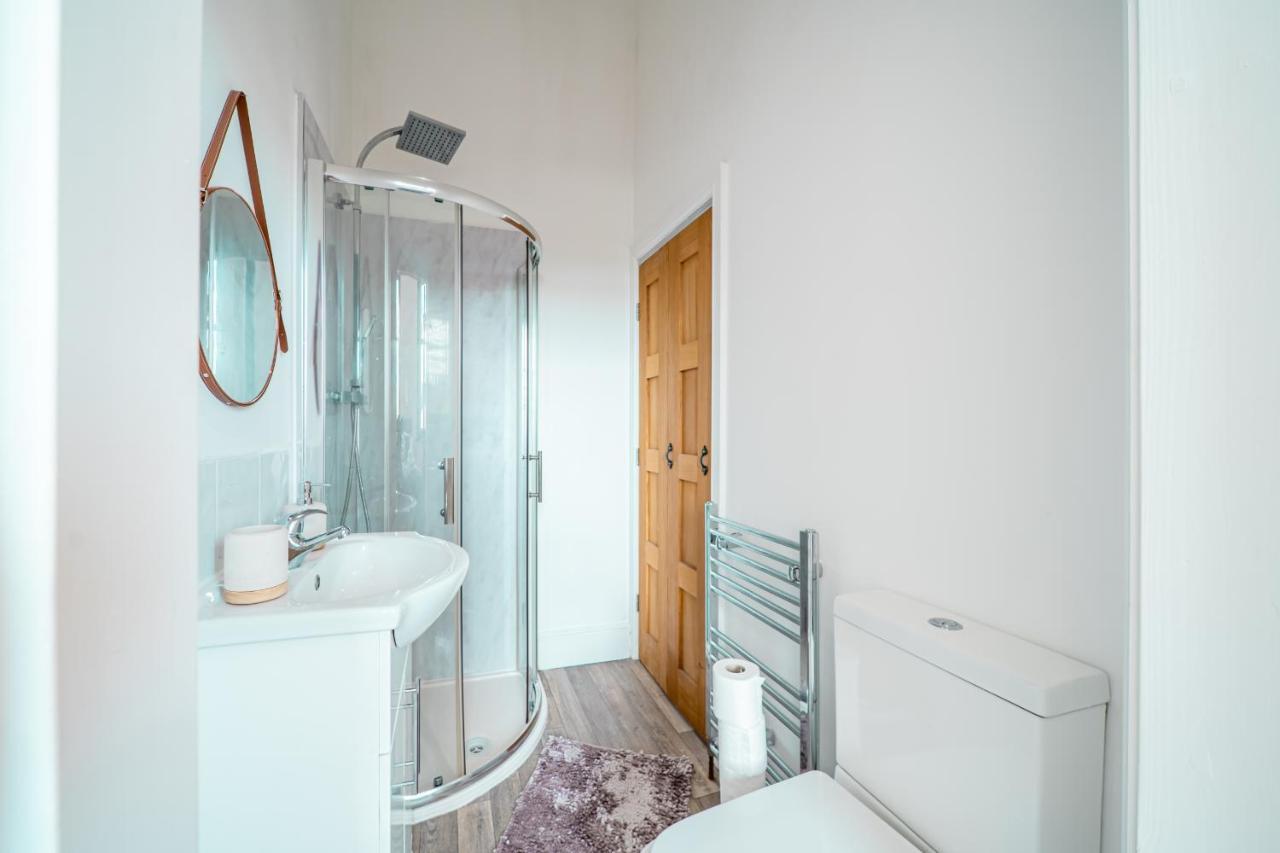 Cozy 1-Bedroom Apartment In The Heart Of Barnsley Town Centre Buitenkant foto