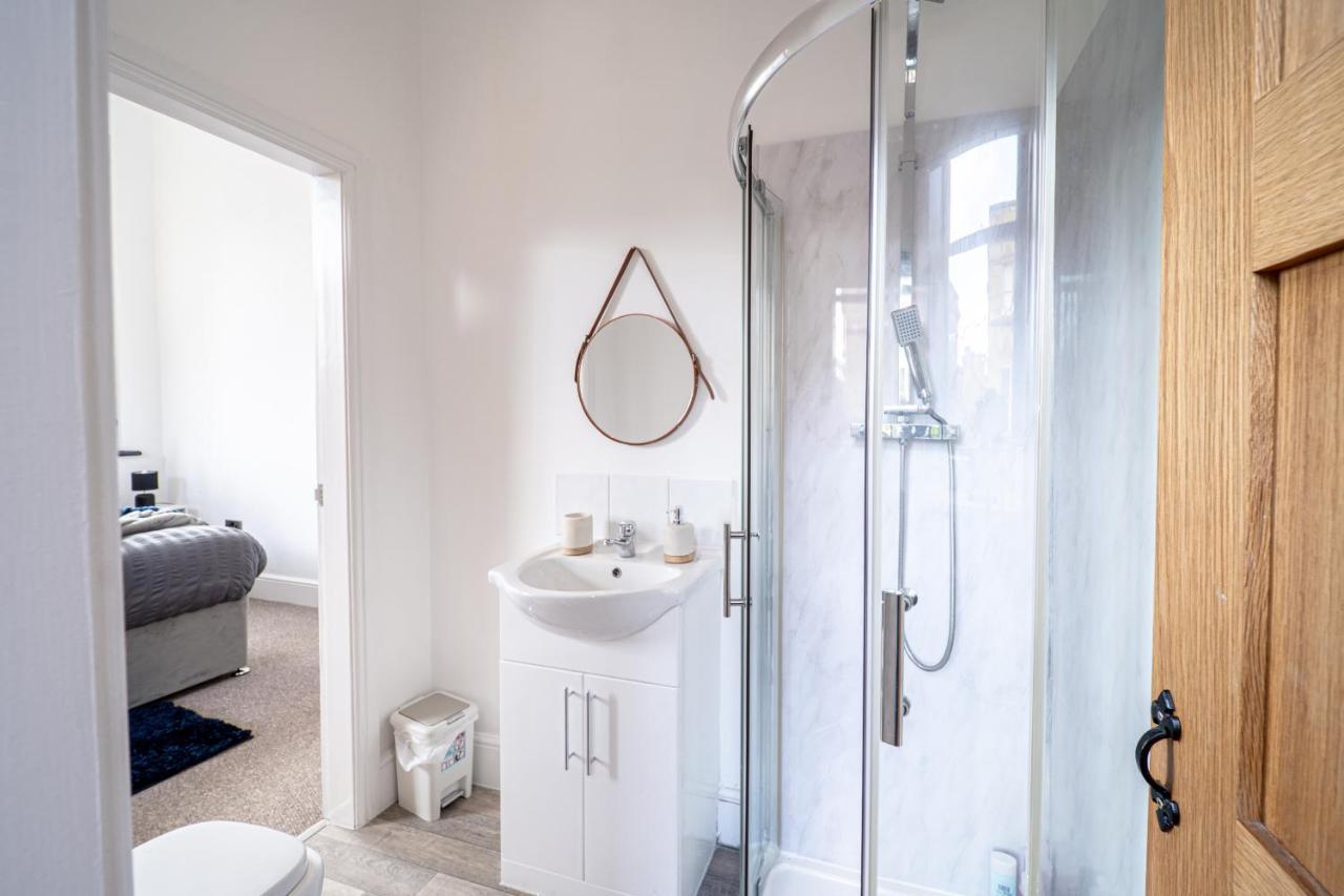 Cozy 1-Bedroom Apartment In The Heart Of Barnsley Town Centre Buitenkant foto