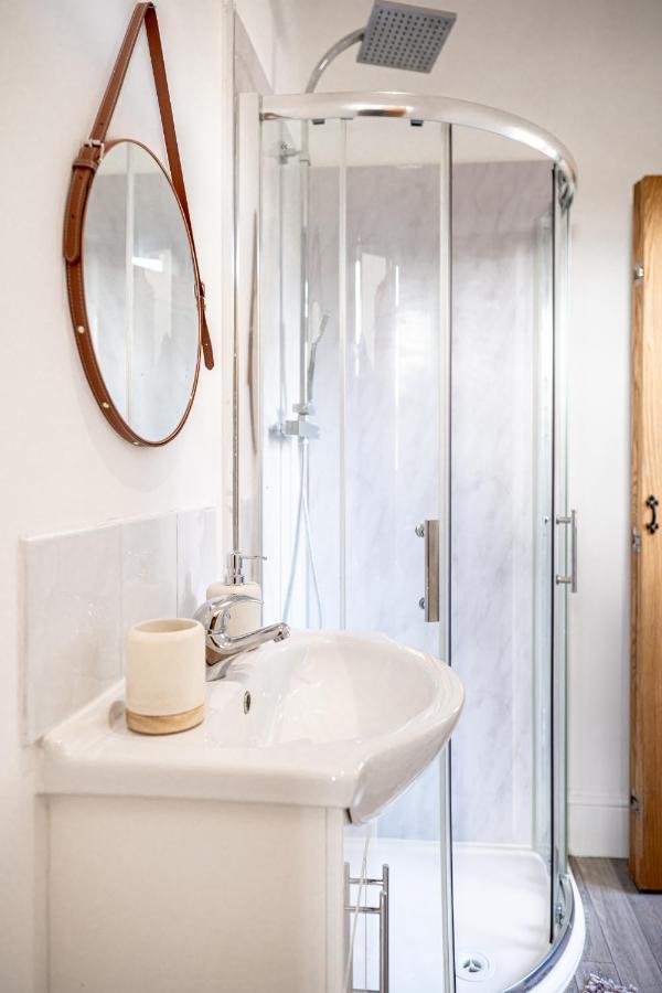 Cozy 1-Bedroom Apartment In The Heart Of Barnsley Town Centre Buitenkant foto