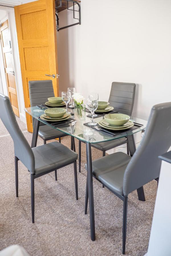 Cozy 1-Bedroom Apartment In The Heart Of Barnsley Town Centre Buitenkant foto
