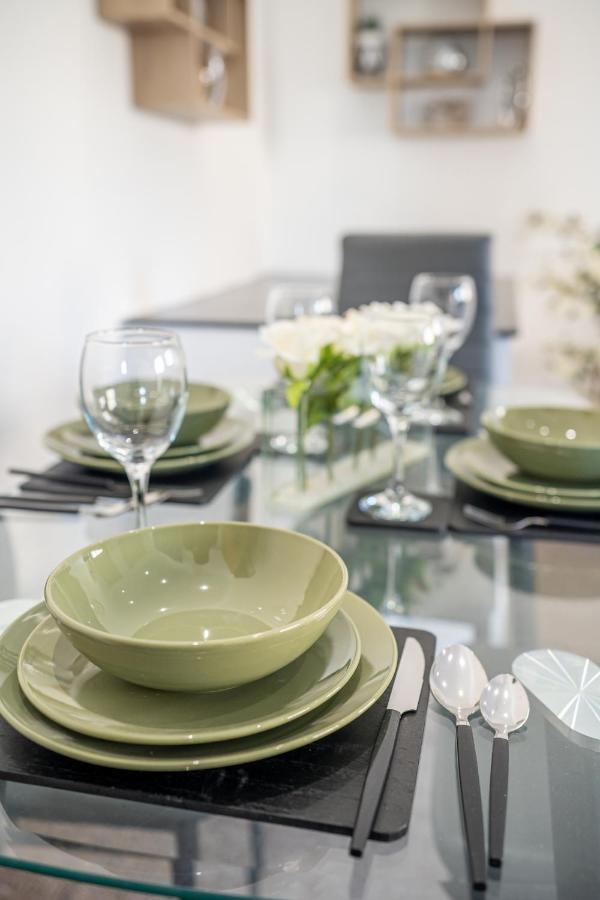 Cozy 1-Bedroom Apartment In The Heart Of Barnsley Town Centre Buitenkant foto