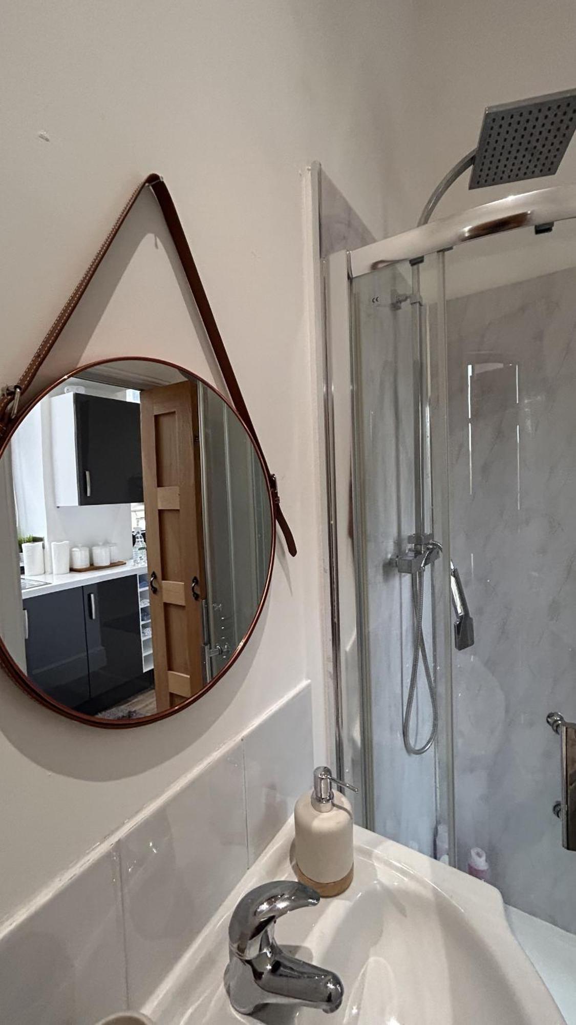 Cozy 1-Bedroom Apartment In The Heart Of Barnsley Town Centre Buitenkant foto