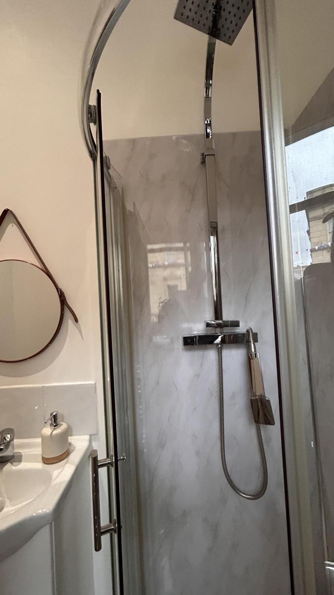 Cozy 1-Bedroom Apartment In The Heart Of Barnsley Town Centre Buitenkant foto