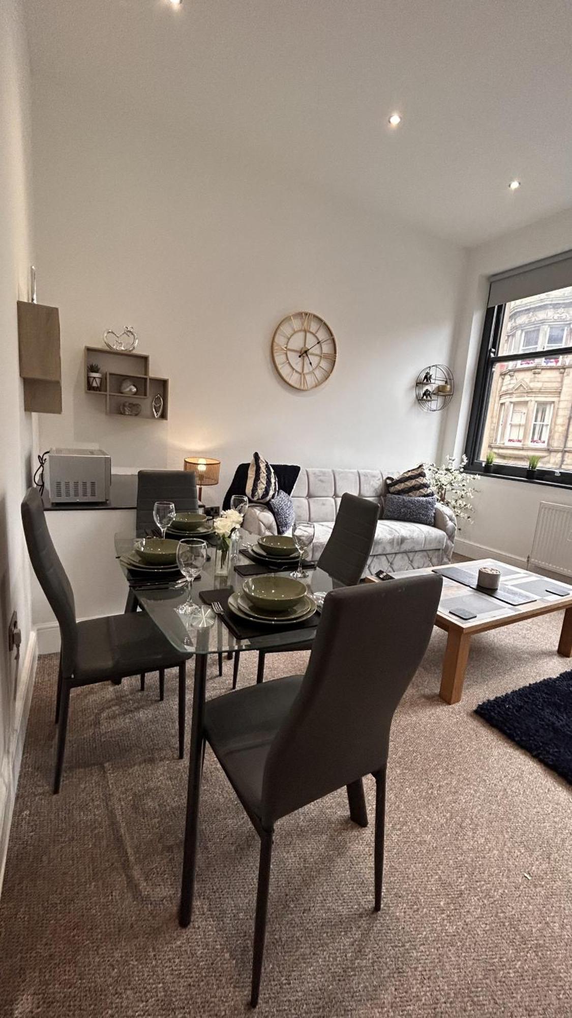 Cozy 1-Bedroom Apartment In The Heart Of Barnsley Town Centre Buitenkant foto