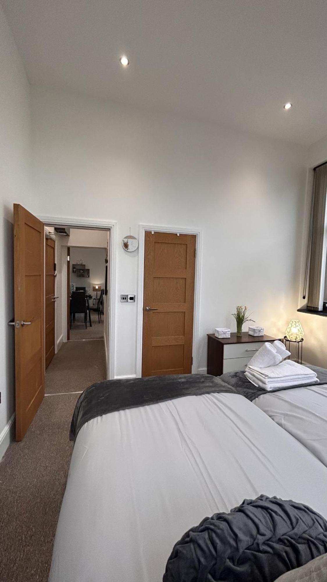 Cozy 1-Bedroom Apartment In The Heart Of Barnsley Town Centre Buitenkant foto