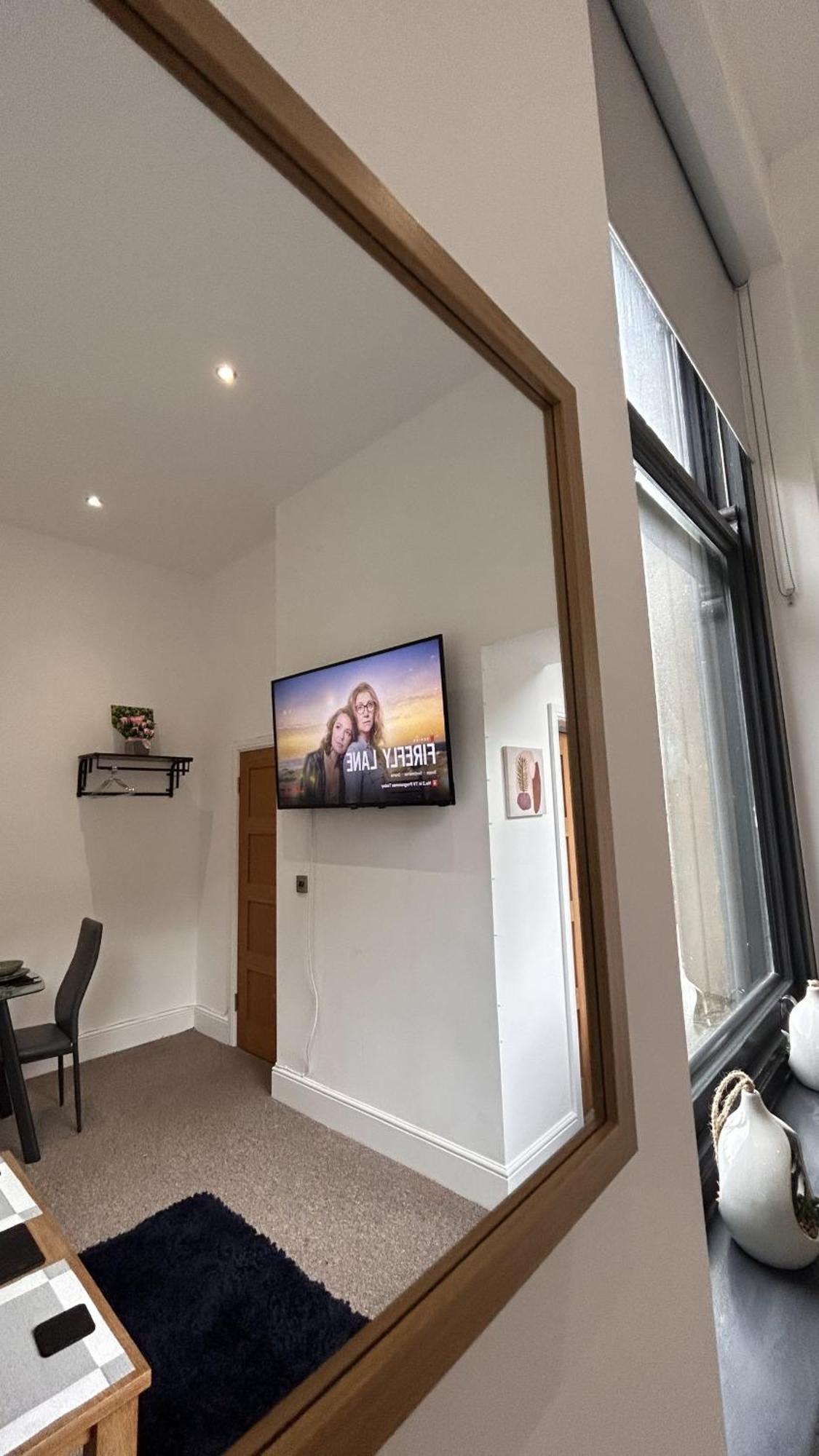 Cozy 1-Bedroom Apartment In The Heart Of Barnsley Town Centre Buitenkant foto